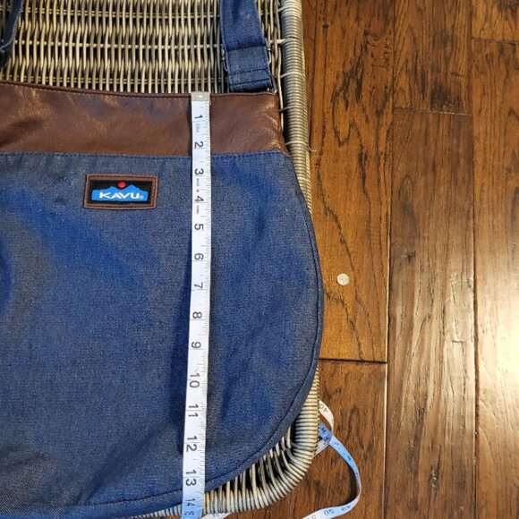 Kavu Shoulder Hobo Bag Blue Denim with Brown Trim - Picture 10 of 11